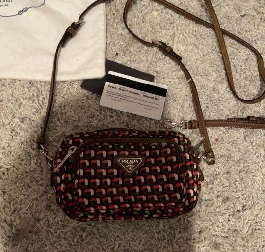 Prada Crossbdy Mini 100 % Autentic