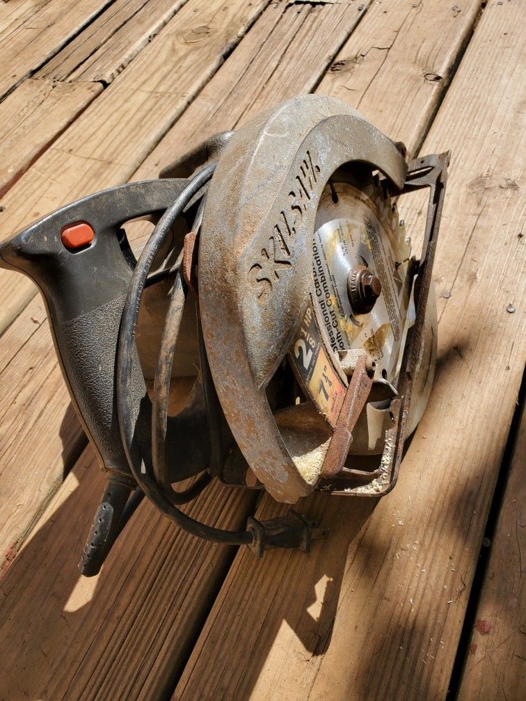 Circular Saw ,w New Blade. Works Good.