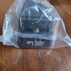 Dunlop Cry Baby Mini CBM95 Wah Wah never been used SEALED Guitar FX Pedal WHA

This is for a Dunlop Cry Baby Mini CBM95 Wah Wah never been used and gu