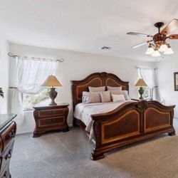 6 Piece Kind bedroom Set And Two Lamps