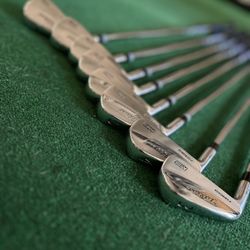 Titleist 716 MB Left Handed Iron Set.