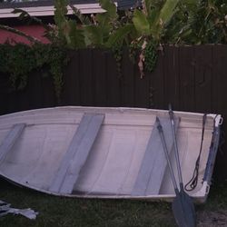 20' Boat With Oars 