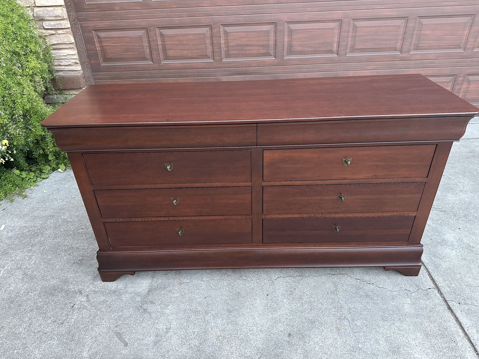 Durham Furniture Solid Cherry Contemporary Traditional Style 6-drawer Dresser with 2 hidden velvet-lined compartments and Mirror