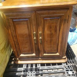 Ethan Allen Small Cabinet. Make Offer