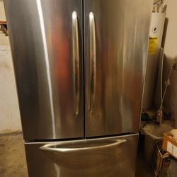 25 CuFt Maytag Stainless Steel French Door Refrigerator with Ice Maker 🧊🧊🧊🧊🧊