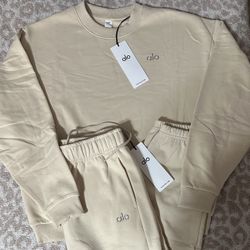 Alo Oatmilk Crewneck Sweater and Sweatpants Set $150 **READ DESCRIPTION**