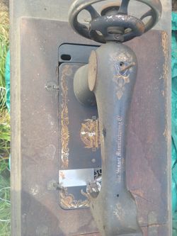 Genuine Vintage Sewing Machine 