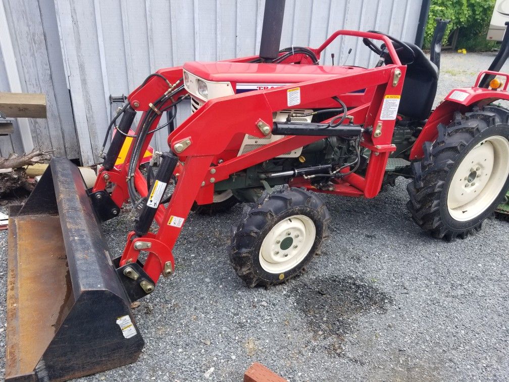 Tractor 2016 Yanmar 2210 4X4 with loader and brush hog for Sale in