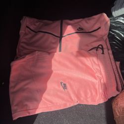 Mens Nike sweatsuits sizes small,large,xl,2x,3x $70 each hmu 🤙🏾 💯🔥