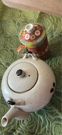 Ceramic Teapot with Black Accent Details