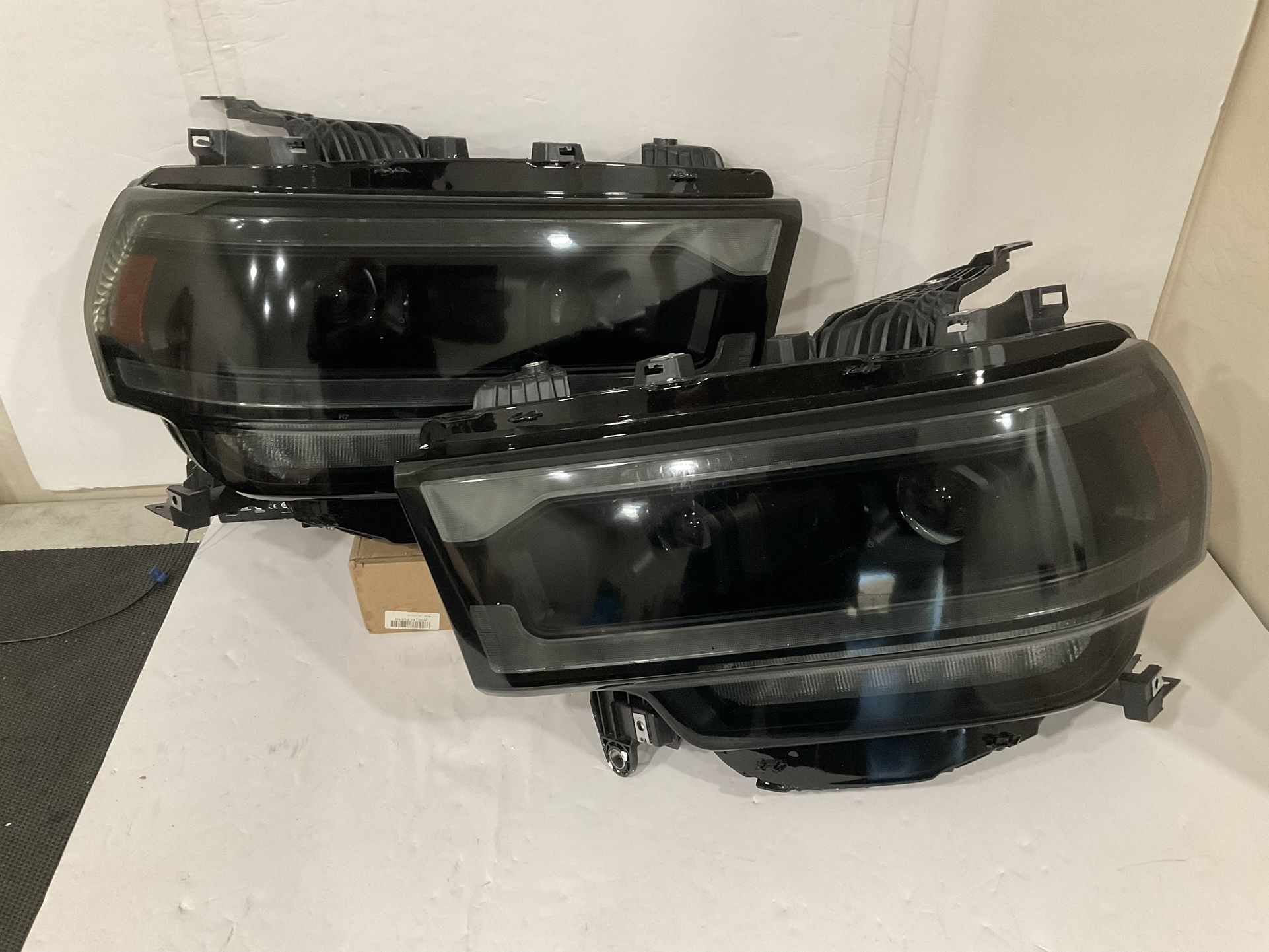 SET OF 2019 TO 2024 CHEVY SILVERADO 1500 FULL LED HALOGENS SWITCHBACK HEADLIGHTS