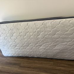 Single mattress and boxspring