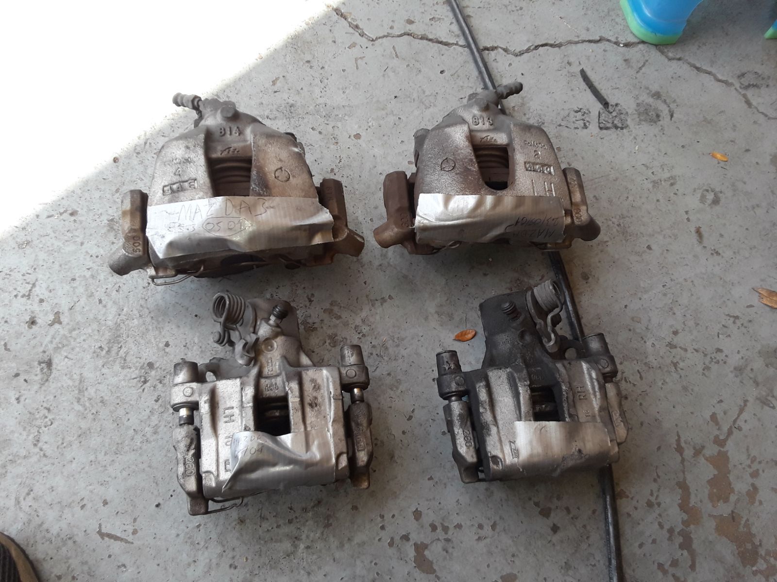 Mazda 3 2.3 2004 caliper