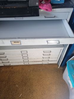Flat file cabinet