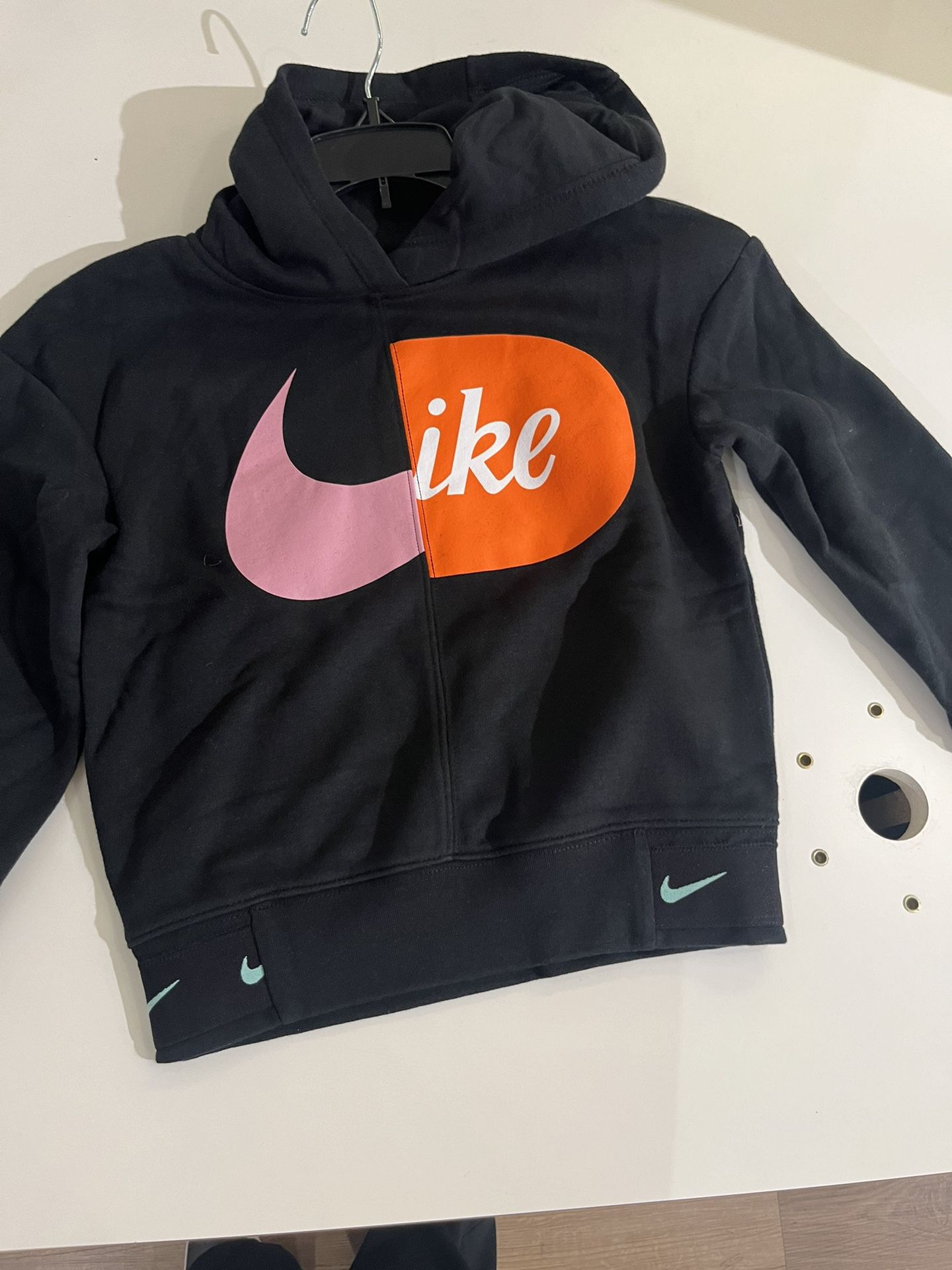 Nike Little Just Do It Fleece Girls Active Hoodies Size 6X, Color: Black/Pink/Orange