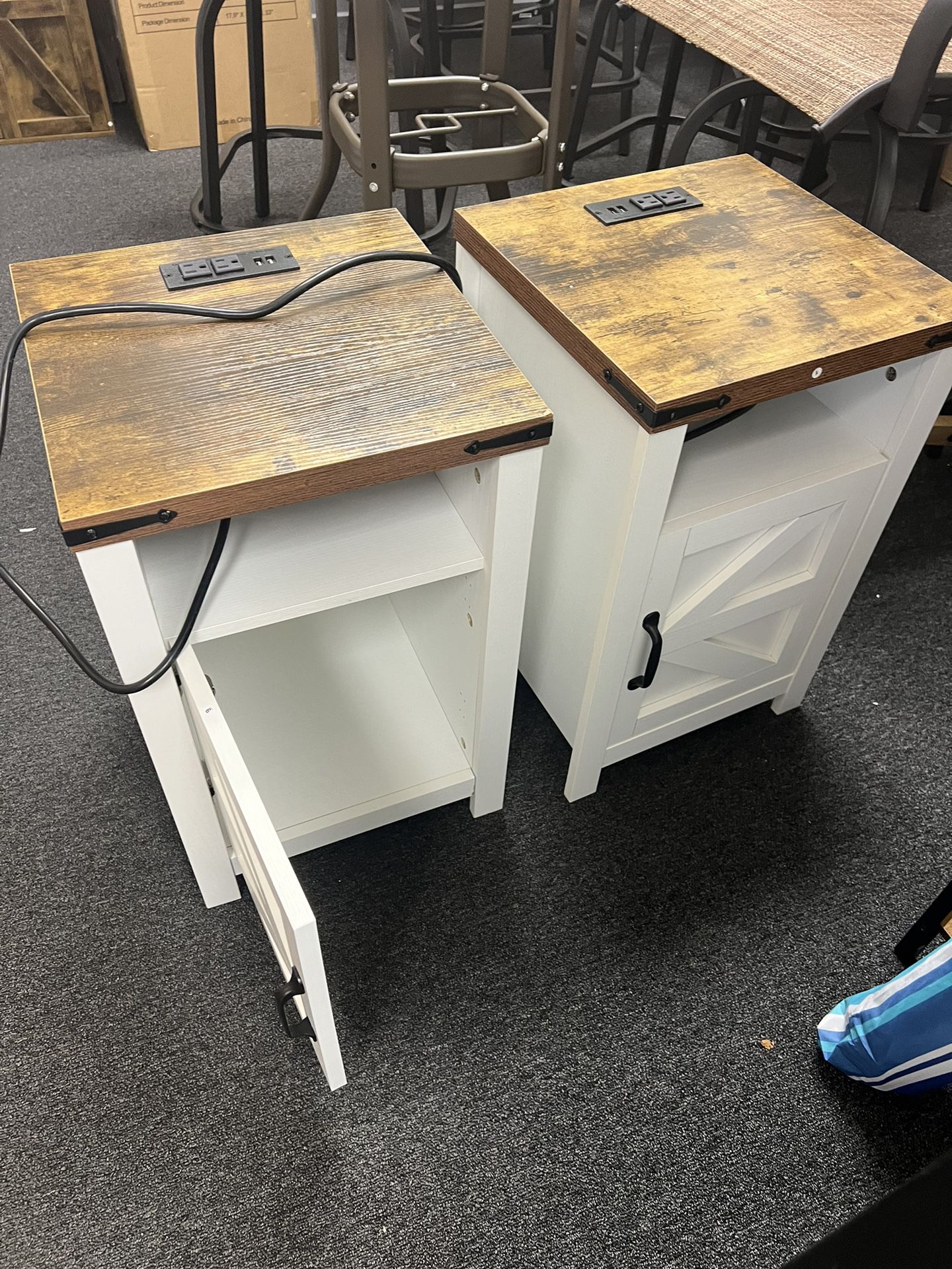 New,2 End Tables /night Stands