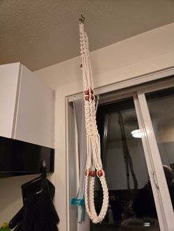 Macrame plant hanger