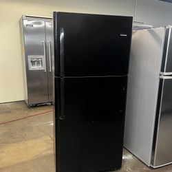 FRIGIDAIRE APARTMENT SIZE TOP FREEZER REFRIGERATOR 