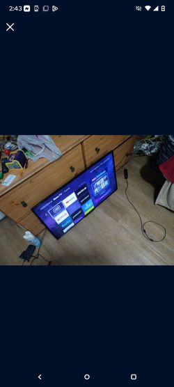 32 Inch RCA TV With Roku And Remote 
