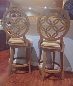 Hillsdale Furniture Savona Swivel Countertop Stools