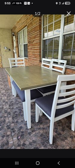 Dining room table / Delivery
