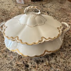 Vintage 1920s  Pope Gosser H24 Beautiful Covered Porcelain with Gold trim double handle base