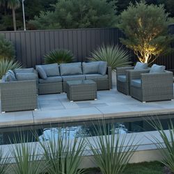New inbox patio set (we finance and deliver)($54 down,90 day no interest payment plan)