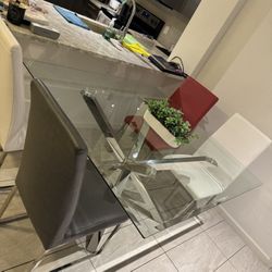 Dinning table with 4 chairs 