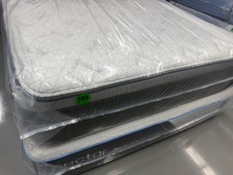 QUEEN SIZE HELIX PLUS LUXE PILLOW TOP MATTRESS & BOX SPRING BED SET