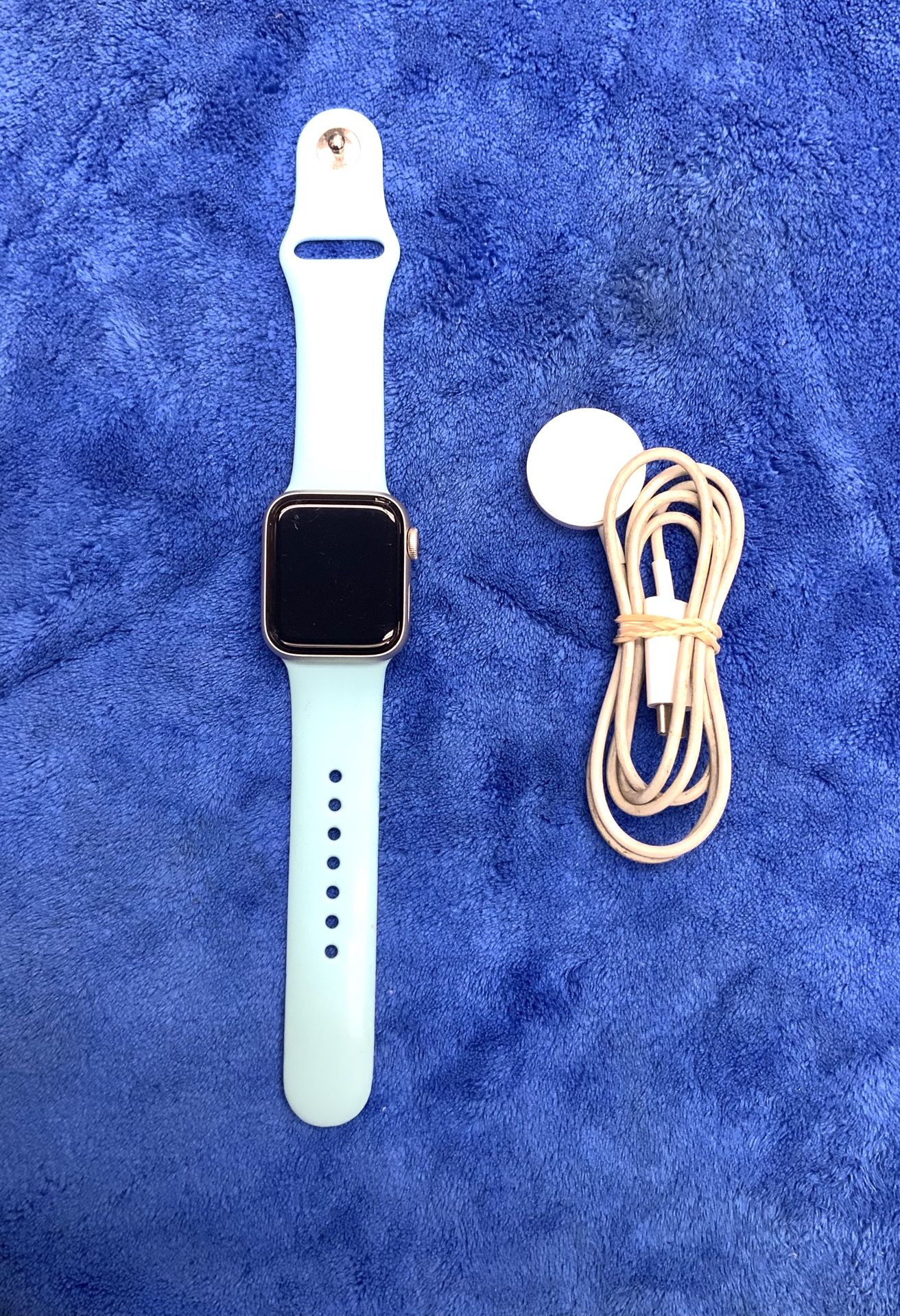 Apple Watch SE 2nd Gen 40mm Aluminum Case Ion Glass GPS Water Resistant 50 Meters Wristwatch Timepiece Rubberband Wifi Bluetooth Tracking Fitnes