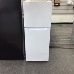 Insignia Top Freezer 