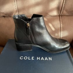 COLE HAAN Handyn Leather Bootie Size 8.