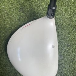 Taylormade (burner 10.5’ R-flex 59g)
