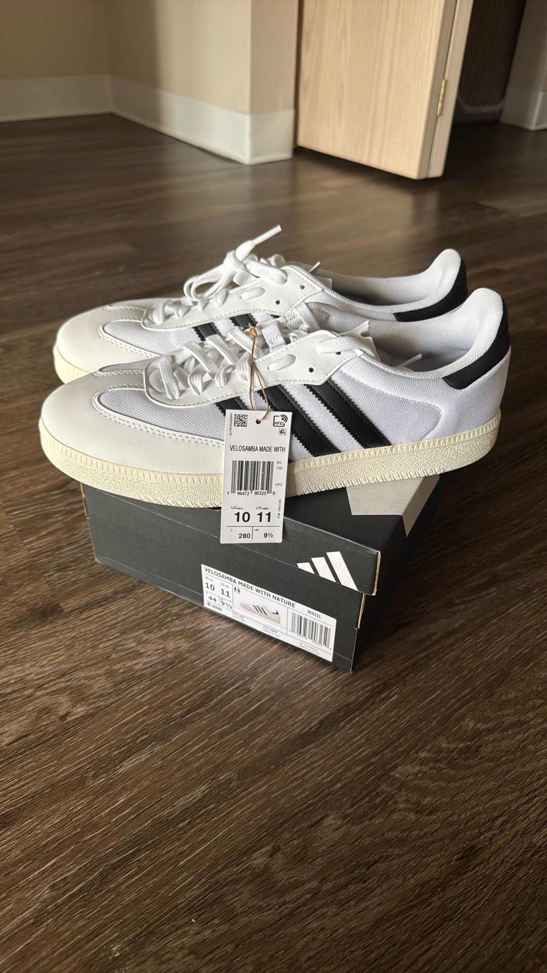 Brand New Adidas Velosamba Size 10 Men