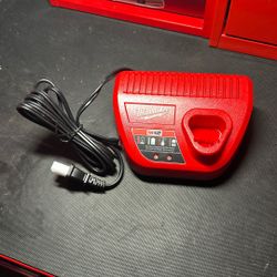 Milwaukee M12 Charger