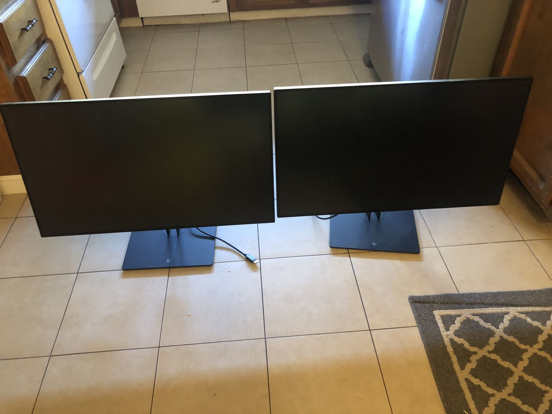 HP Z32 computer monitors