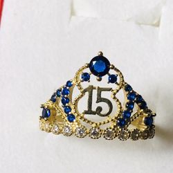 10kt Anillo De Oro  15 Años Solido Con Piedras CZ  Size 8.5 