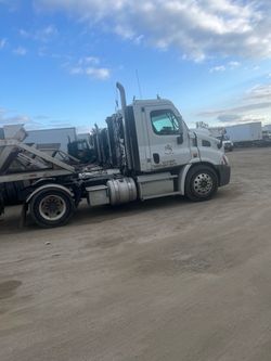 Freight cascadia 2012 en buenas condiciones listo para trabajar pasa bien el smoc check Titulo Linpio mo