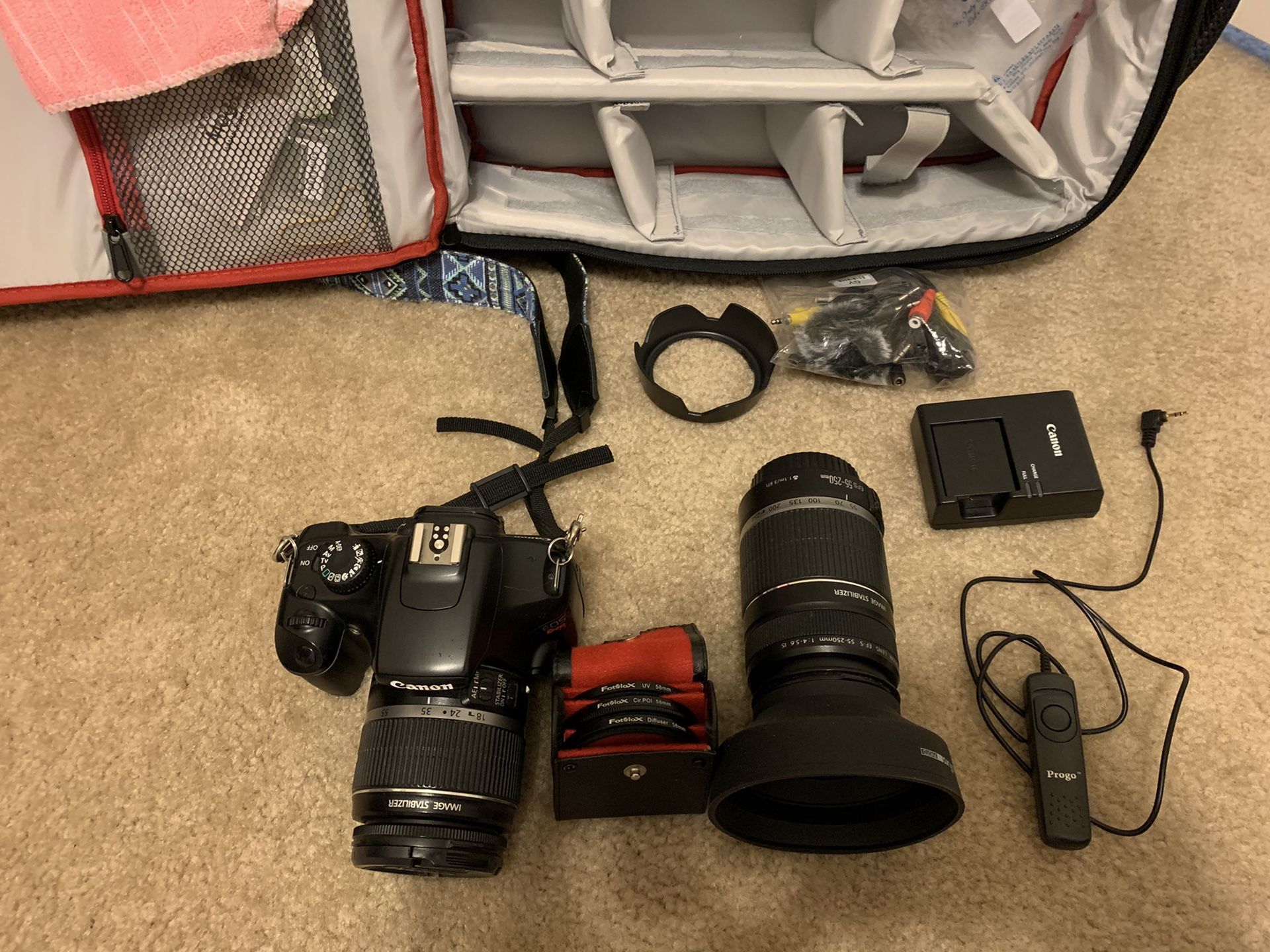 Cannon Rebel t3 DSLR w/ Zoom lens and accessories