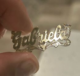 Gabriela 14kt charm