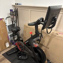 Peloton With 2 Pairs Shoes, Comfort Seat