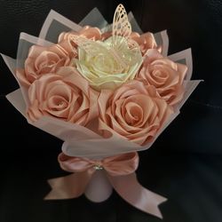 Ramo De  6 Rosas  De 14 Pétalos Por cada Flor 