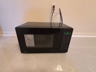 Magic Chef Black Countertop Microwave