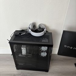 CyberPower Gaming Pc with omen monitor