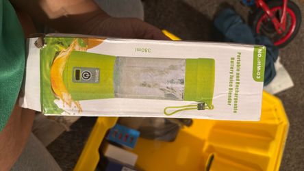 Portable rechargeable battery juice blender