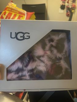 Ugg Fluffy Slippers