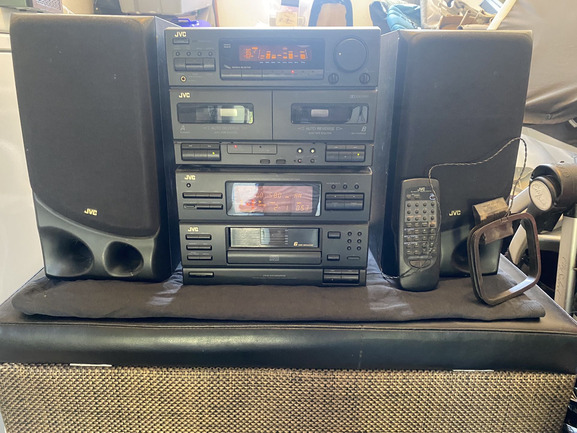 JVC Home Stereo System Double Cassette 6/CD FM-AM JVC Speakers Model SP-MXC5BK