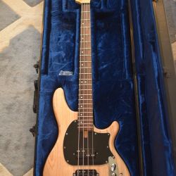 Schecter CV-4 Bass with hard case
