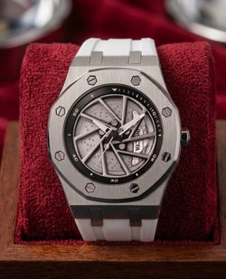 Invicta Speedway Skeleton Racing F1 Rims White Mens 42MM Luxe Racing Collection