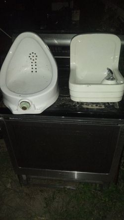 Porcelain urinal and water fountain